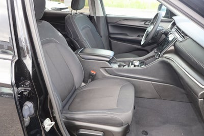 2023 Jeep Grand Cherokee L Laredo 4x2