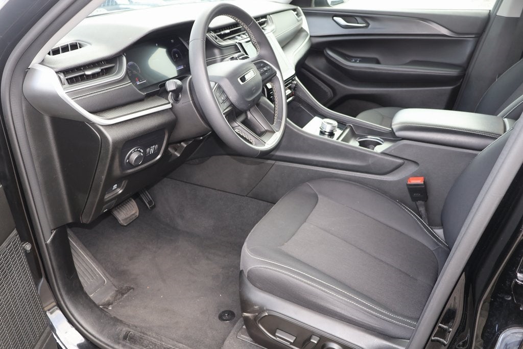 2023 Jeep Grand Cherokee L Laredo 4x2