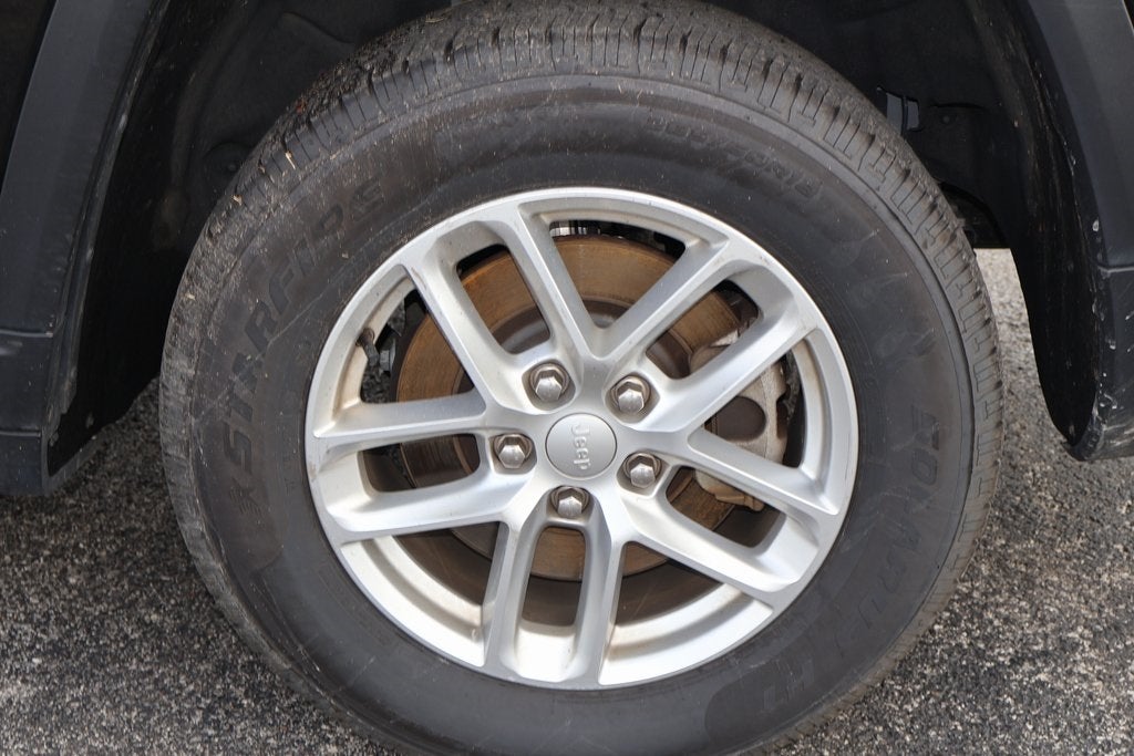 2023 Jeep Grand Cherokee L Laredo 4x2