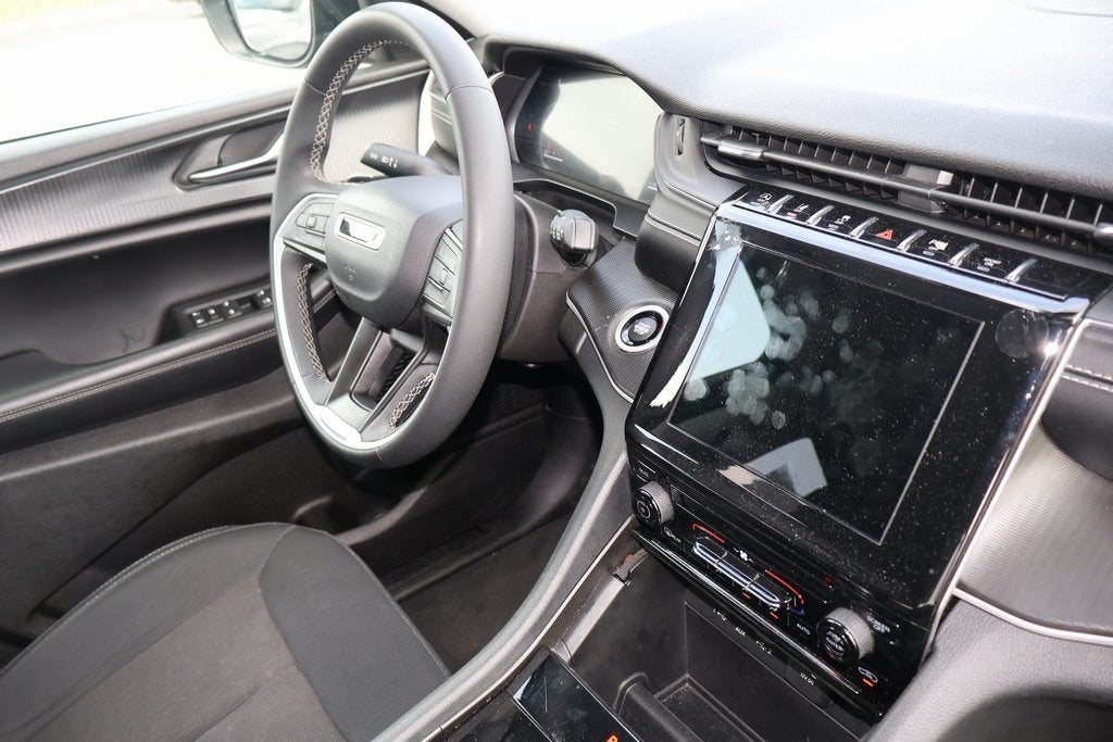 2023 Jeep Grand Cherokee L Laredo 4x2