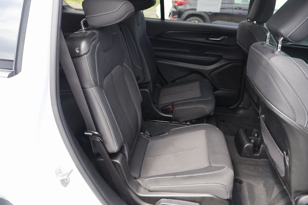 2023 Jeep Grand Cherokee L Laredo 4x4