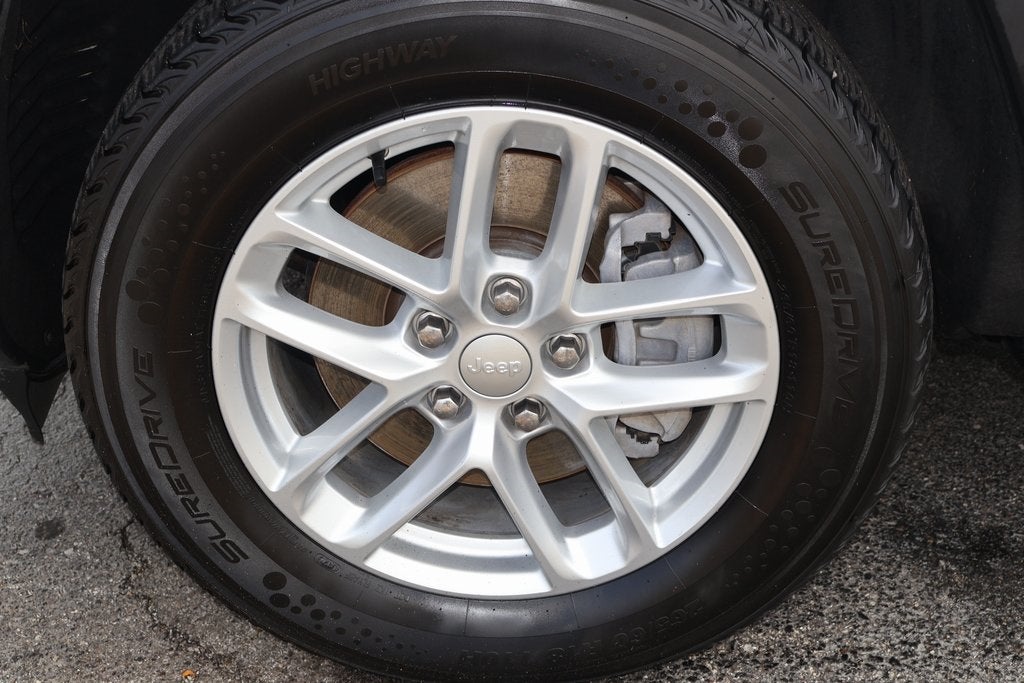 2023 Jeep Grand Cherokee L Laredo 4x4