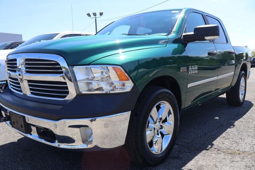2017 RAM 1500 Big Horn Crew Cab 4x4 5'7' Box