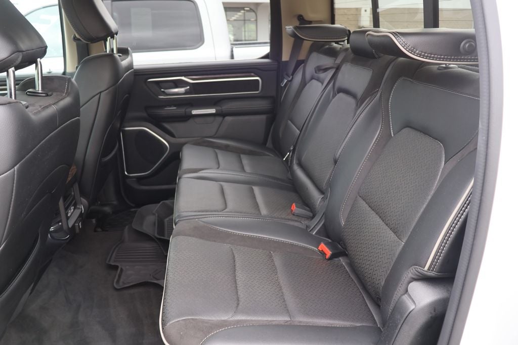 2020 RAM 1500 Laramie Crew Cab 4x4 5'7' Box