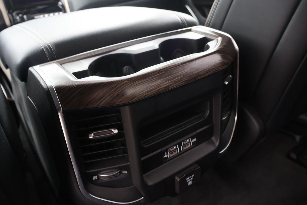 2020 RAM 1500 Laramie Crew Cab 4x4 5'7' Box