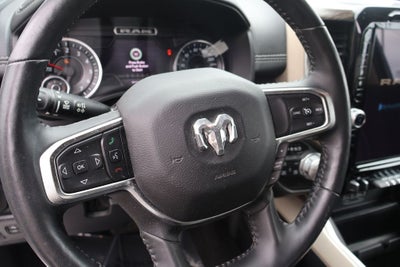 2020 RAM 1500 Laramie Crew Cab 4x4 5'7' Box