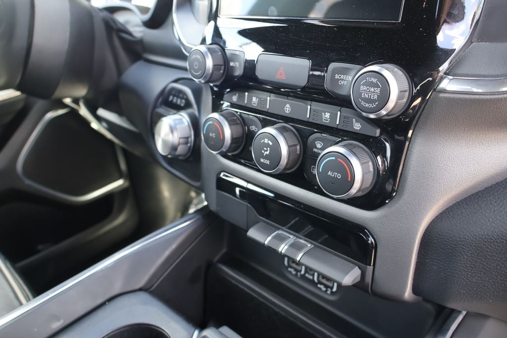 2024 RAM 1500 Laramie Crew Cab 4x4 5'7' Box