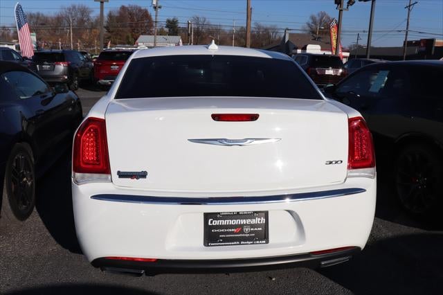 2017 Chrysler 300 Limited