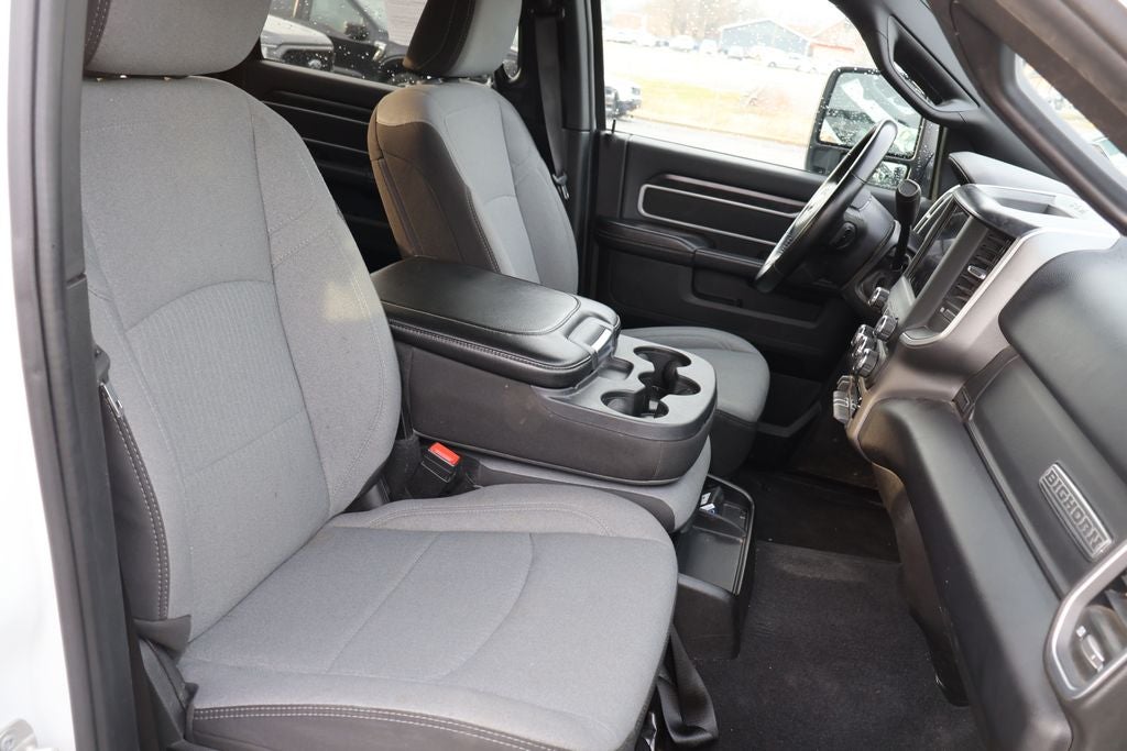 2024 RAM 3500 Big Horn Crew Cab 4x4 8' Box