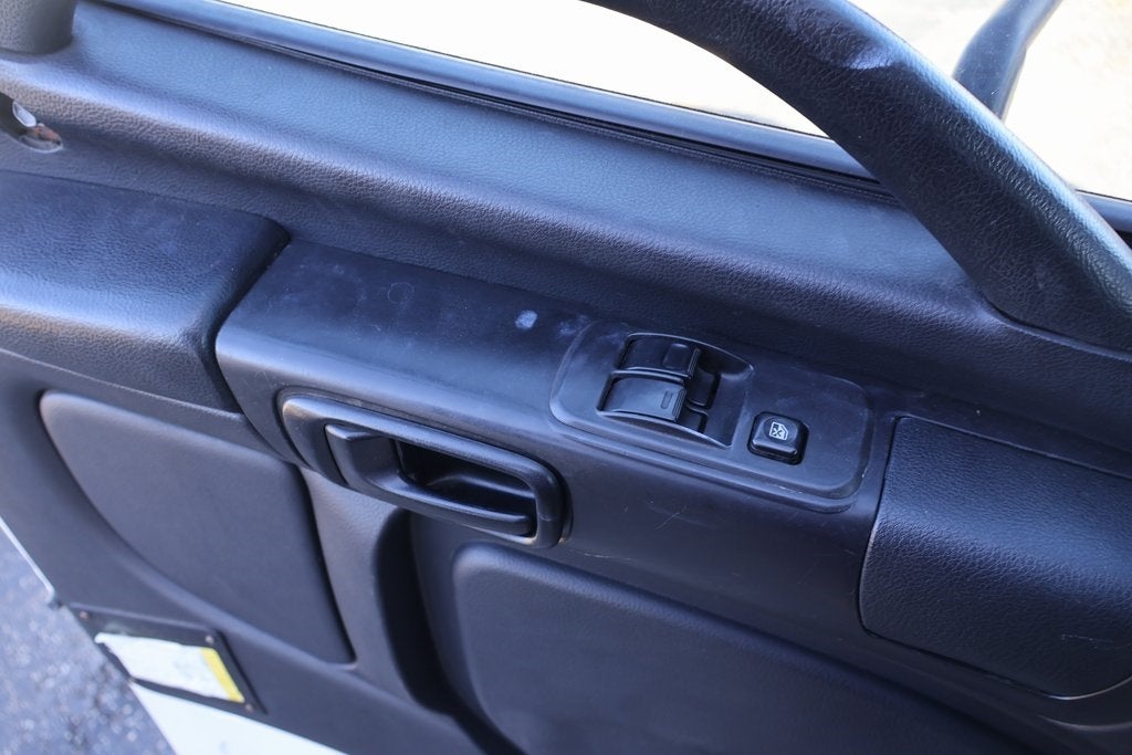 2013 Hino Box Truck 338