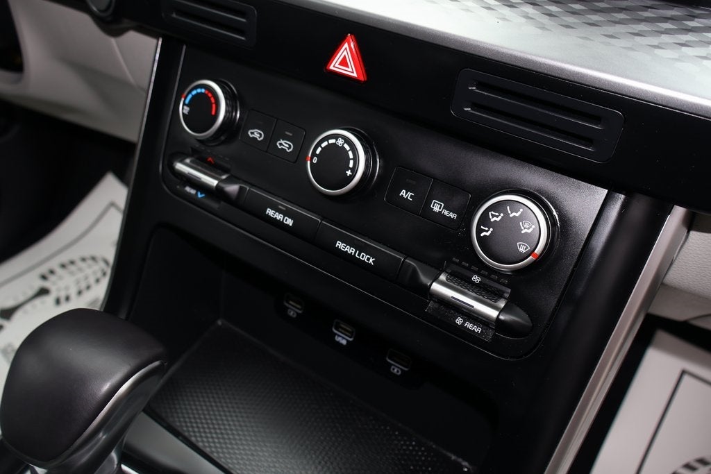 2023 Kia Carnival MPV LX Seat Package